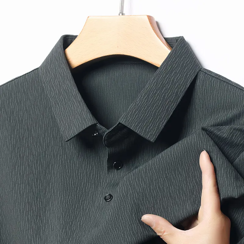Light Luxury Seamless Short Sleeved T-shirt for Men in Summer 2025 Thin Ice Silk Cool Half Sleeved Top Casual Polo Shirt for Men