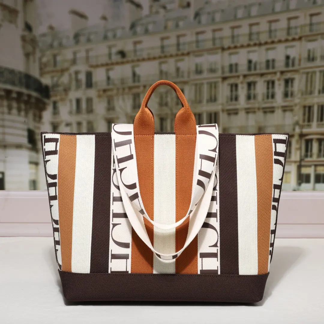 CH Classic Ladies Crossbody Bag Large Capacity Commuter Style Ladies Tote Bag Simple Stripe Design Ladies Shoulder Bag Letters