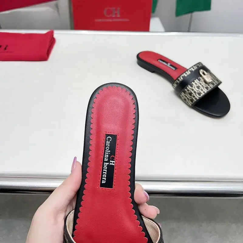CH Minimalist Fashion Monogram Print Design Women's Office Slippers Versatile Women's Wearable Beach Slippers Flats