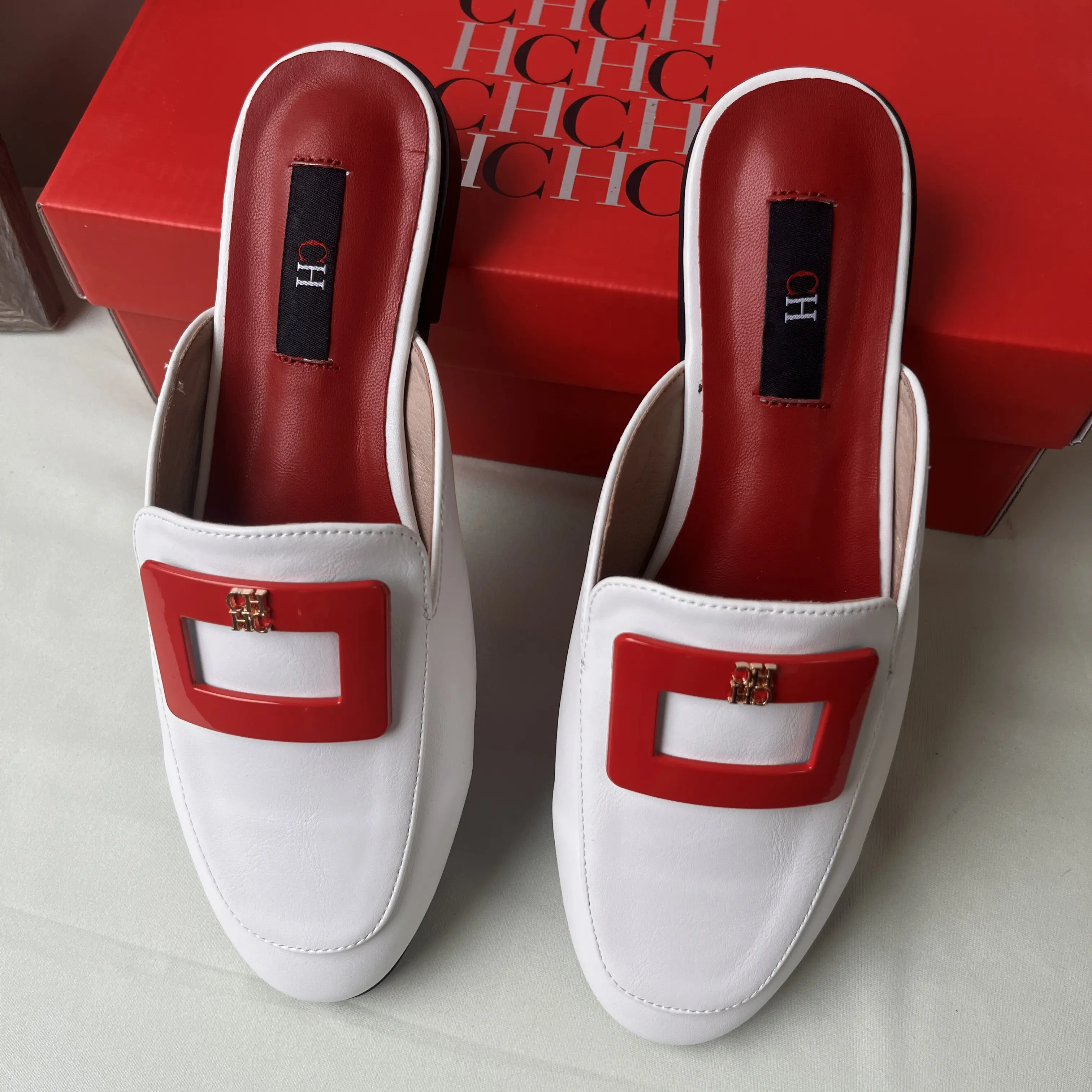 CHCH High Quality Fashion Baotou Design Women's 2025 New Style With Metal Logo Light Luxury Brand Women's Flats Low Heels