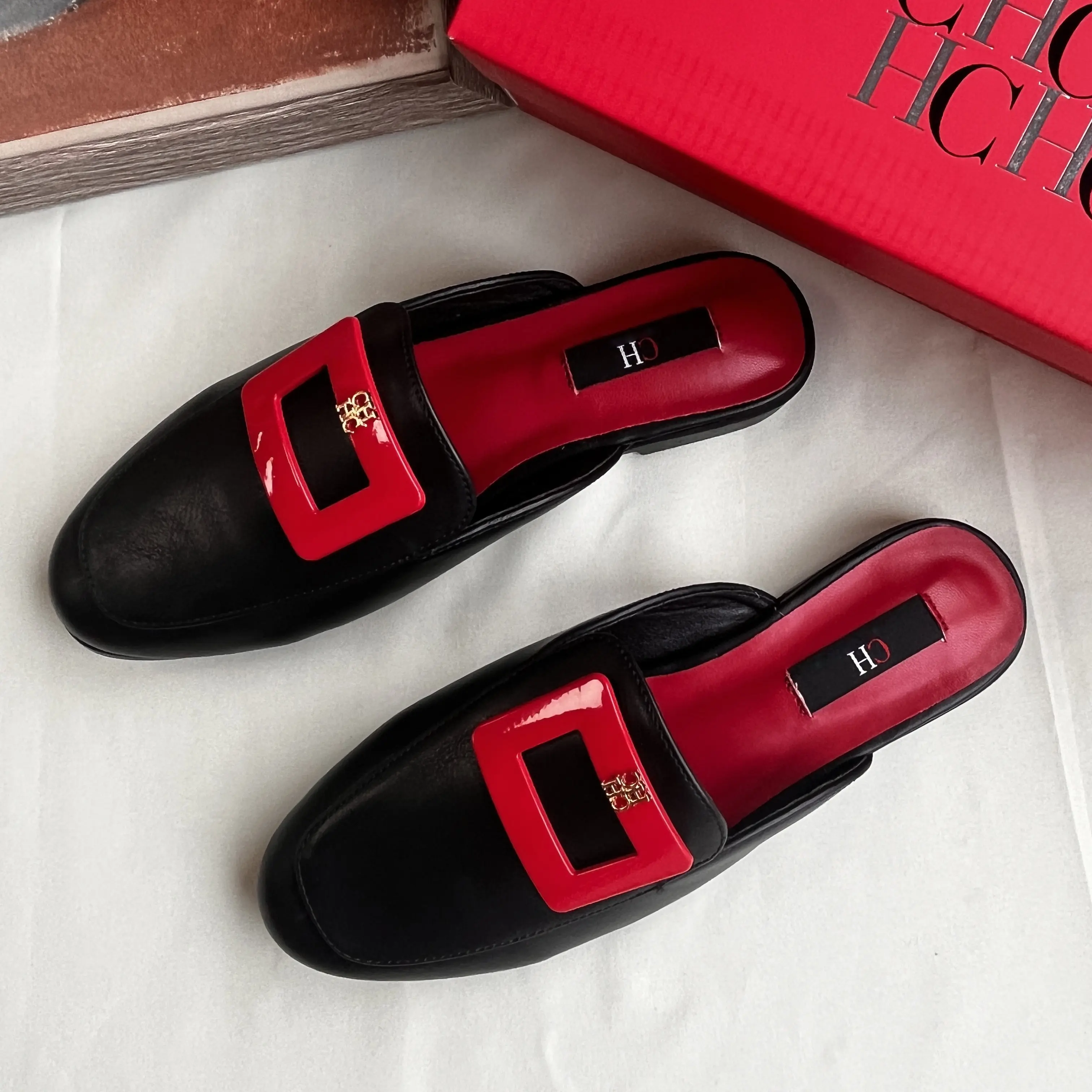 CHCH High Quality Fashion Baotou Design Women's 2025 New Style With Metal Logo Light Luxury Brand Women's Flats Low Heels