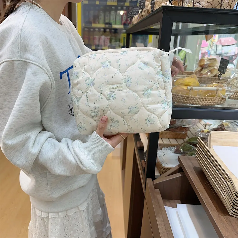 Fashion Vintage Flower Women Makeup Bag Cotton Cosmetic Storage Bag Portable Female Travel Organizer Zipper Clutch Bag