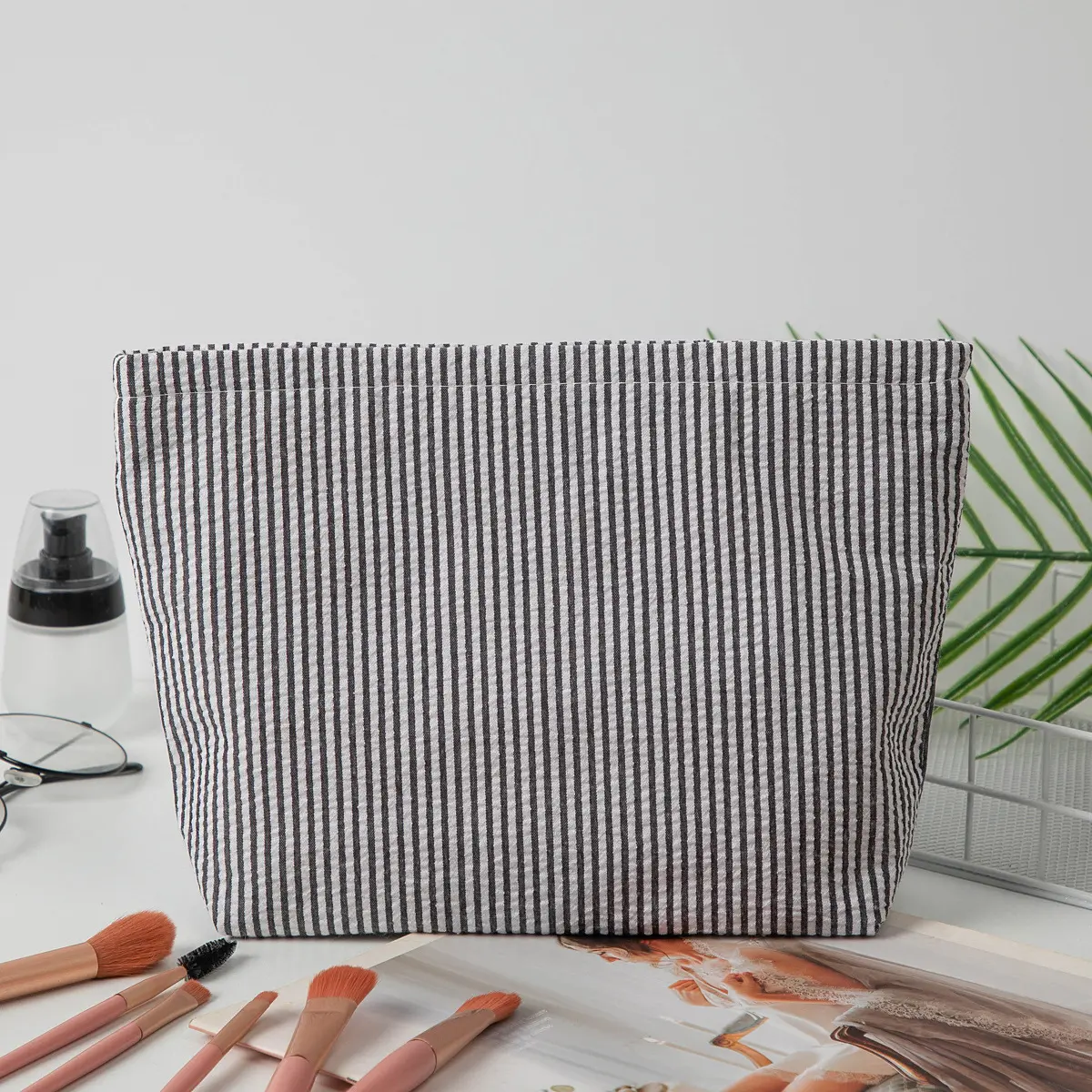 Striped Travel Cosmetic Bag Portable Makeup Storage Bag Purses Women Large Capacity Zipper Make Up Organizer Storage Clutch