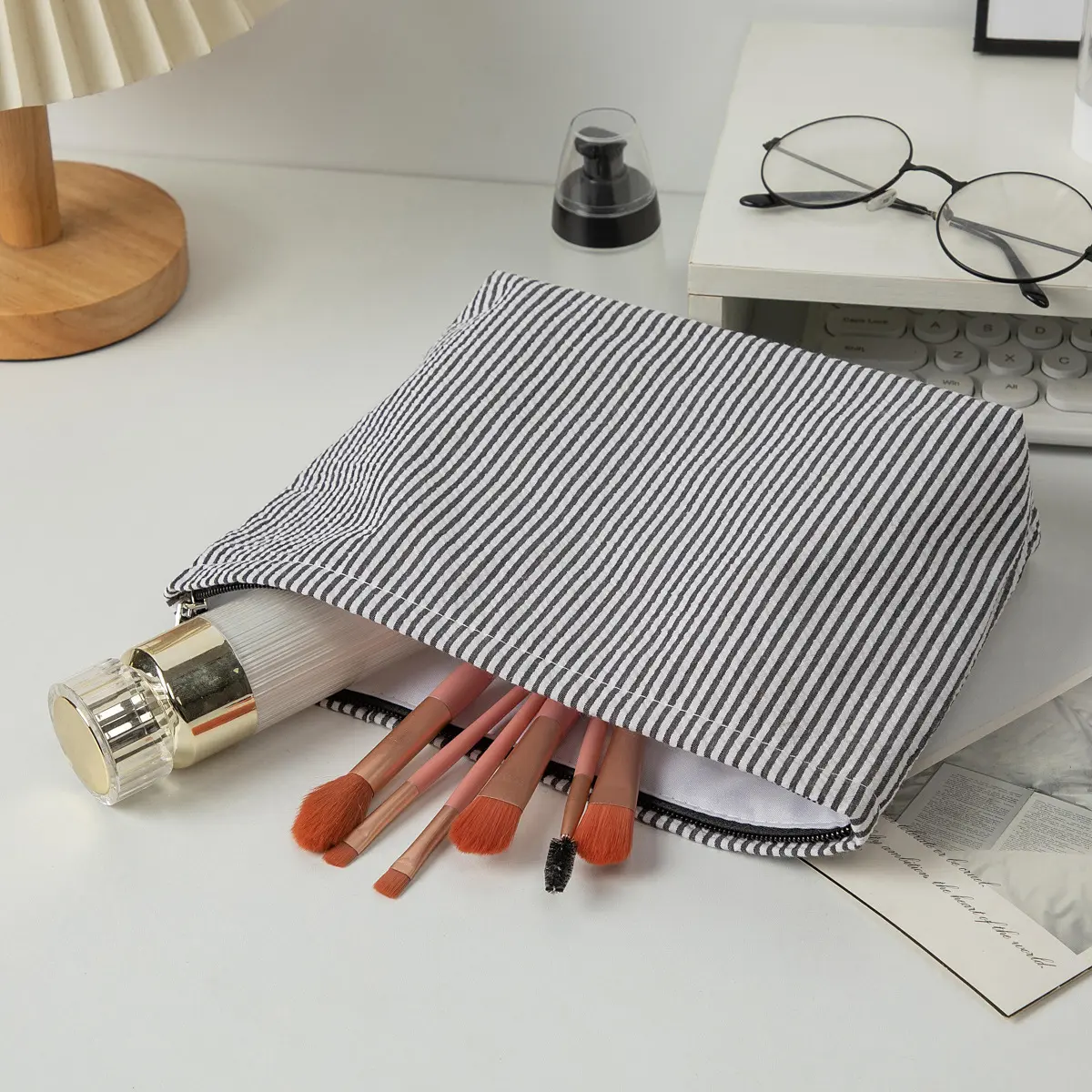 Striped Travel Cosmetic Bag Portable Makeup Storage Bag Purses Women Large Capacity Zipper Make Up Organizer Storage Clutch