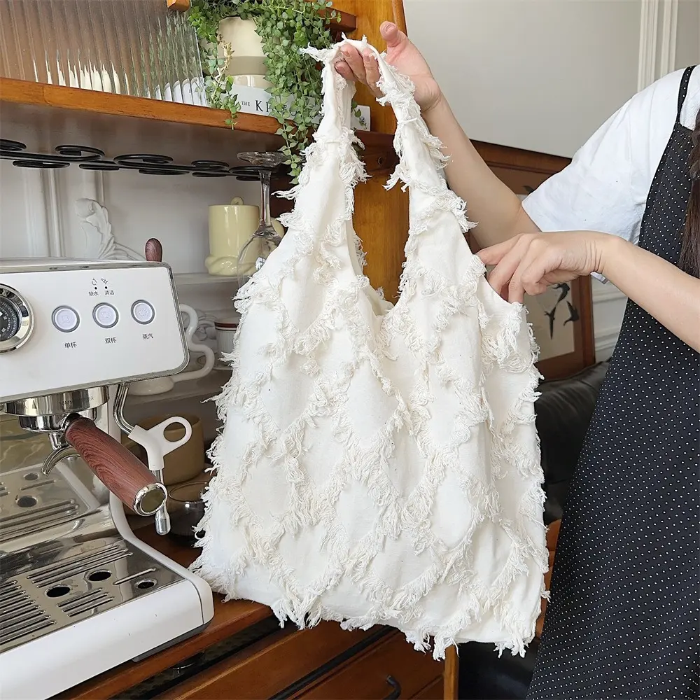 Fashion Tassel White Shoulder Bags for Women Large Capacity Canvas Bag Ladies Handbags Travel Female Shopping Tote Bag