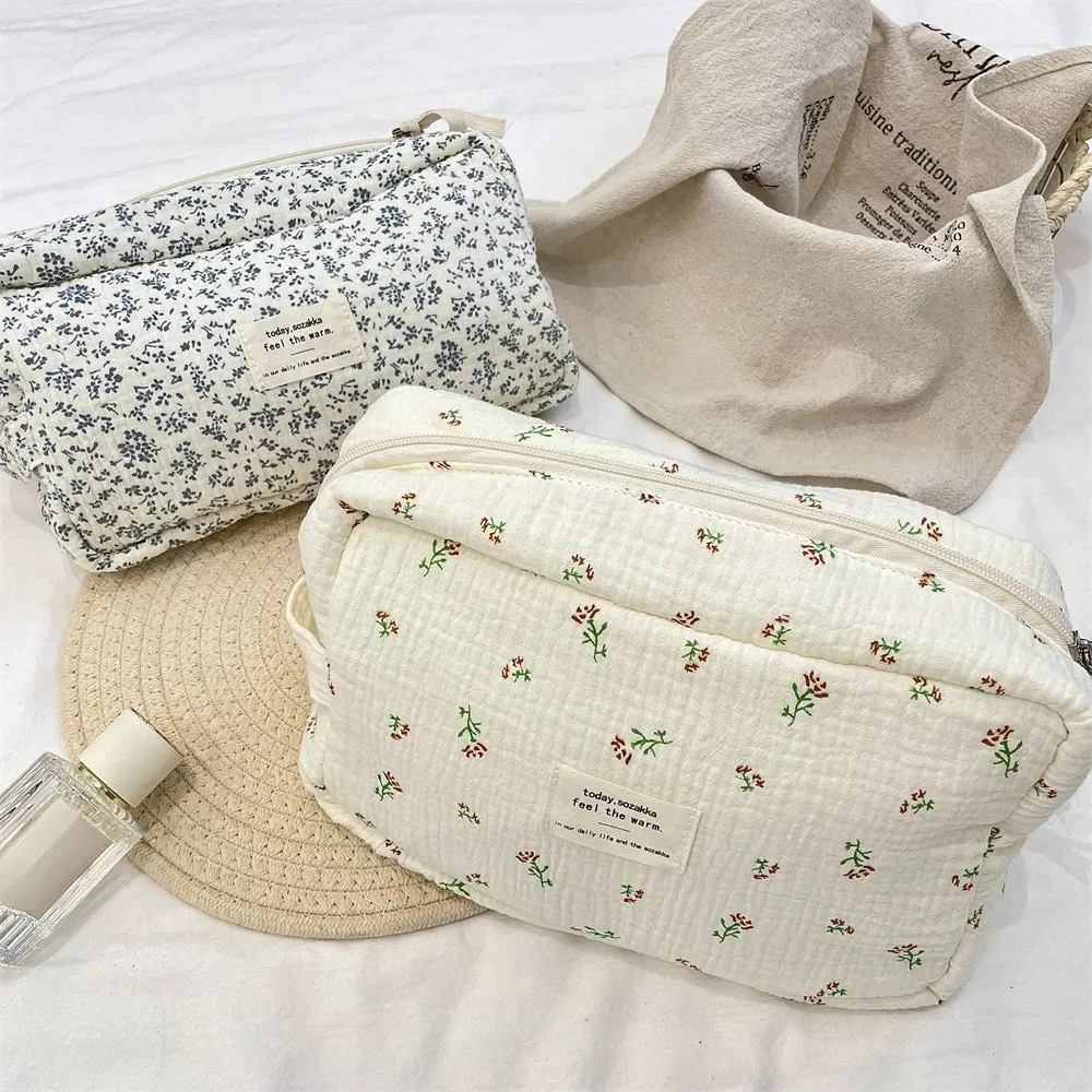 Large Capacity Blue Floral Cosmetic Bag Travel Toiletry Organizer Makeup Pouch for Women Travel Make Up Organizer Storage Bags