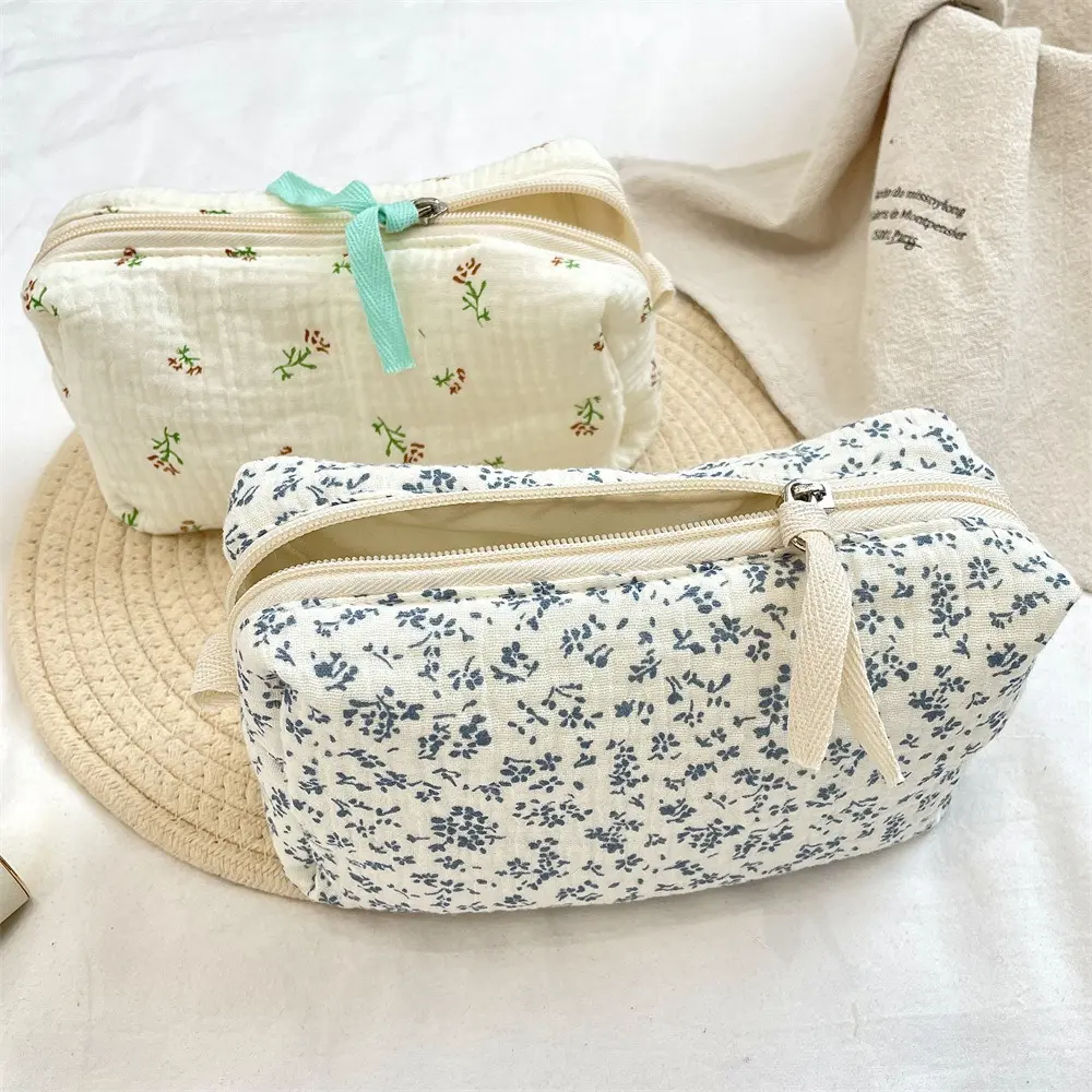 Large Capacity Blue Floral Cosmetic Bag Travel Toiletry Organizer Makeup Pouch for Women Travel Make Up Organizer Storage Bags