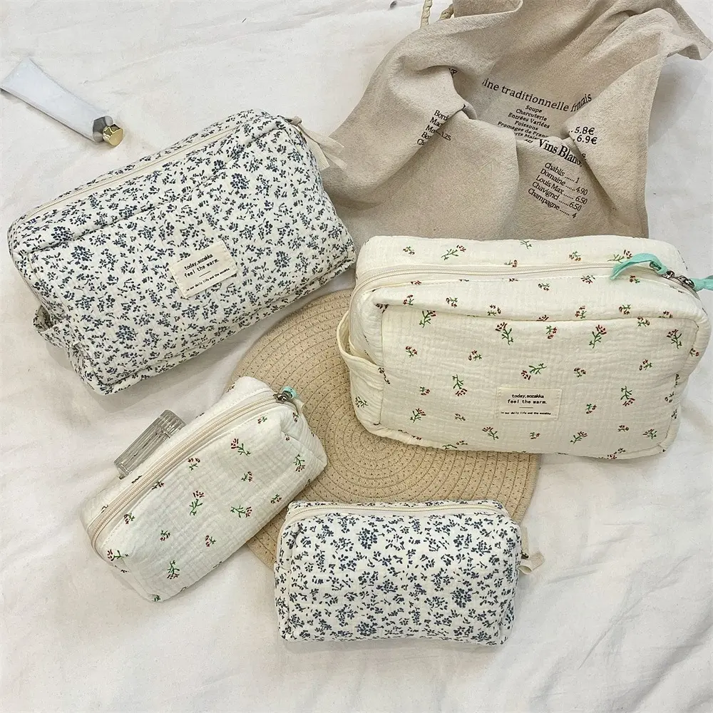 Large Capacity Blue Floral Cosmetic Bag Travel Toiletry Organizer Makeup Pouch for Women Travel Make Up Organizer Storage Bags