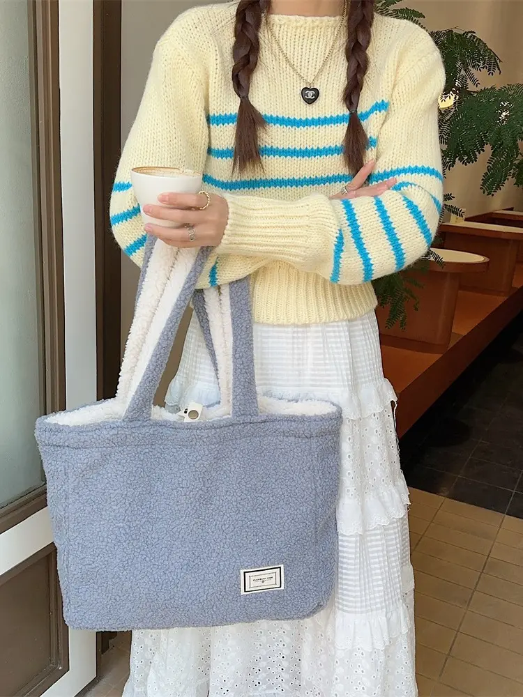 Women Plush Reversible Shoulder Bag Ladies Warm Fabric Handbag Winter Girls Large Capacity Books Tote Cute Lamb Like Cloth Purse