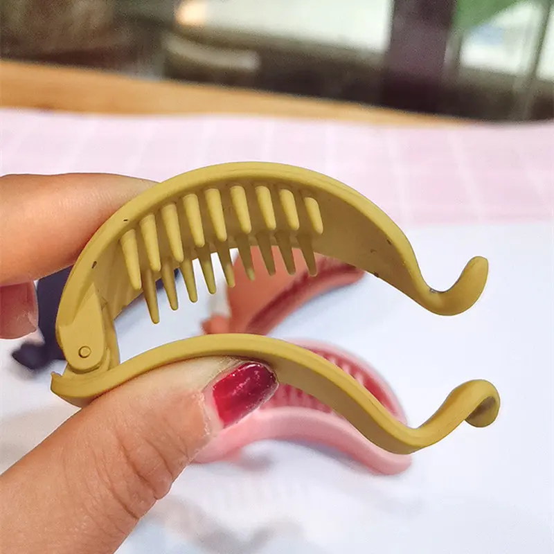 Korean Frosted Hair Claws All-Match Curve Solid Color Headwear Women Girls Cute Ponytail Holder Banana Shape Clamps Accessories