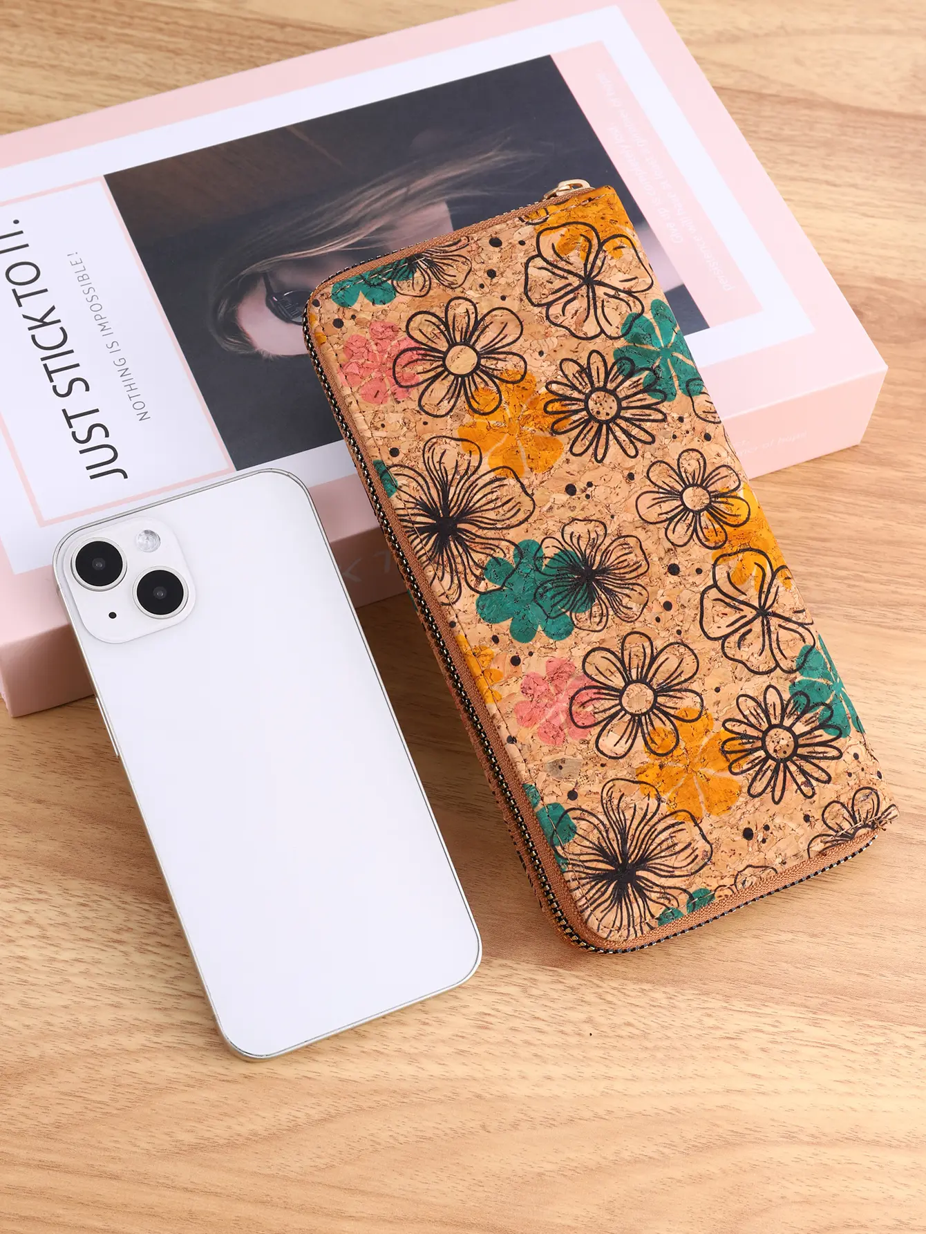 Advanced multifunctional wallet with wood grain, portable geometry, multiple card slots, personalized artistic retro wood grain
