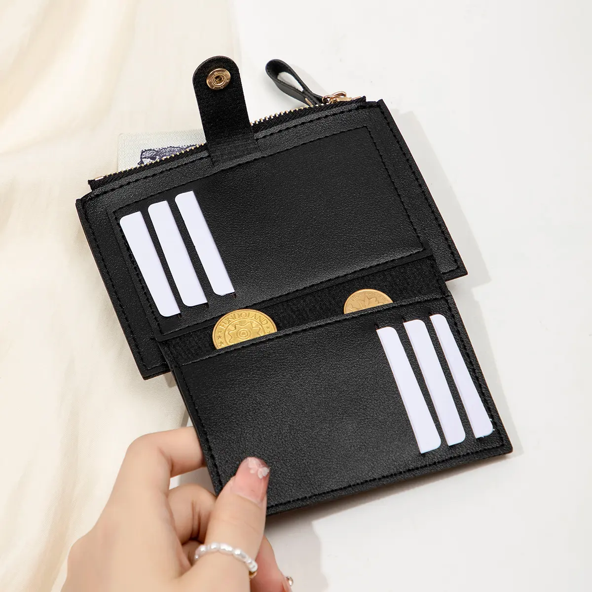 Minimalist and fashionable women's short card bag, ultra-thin mini PU leather zero wallet, women's credit card holder wallet
