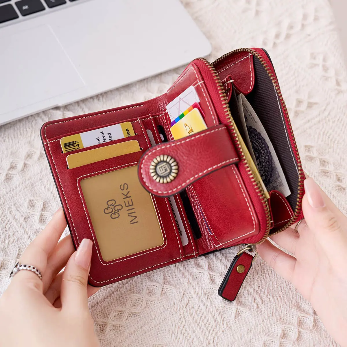Retro Hollow-Out Short Purse for Women, Multi-Card Zipper Wallet, Europe and America Fashion, New