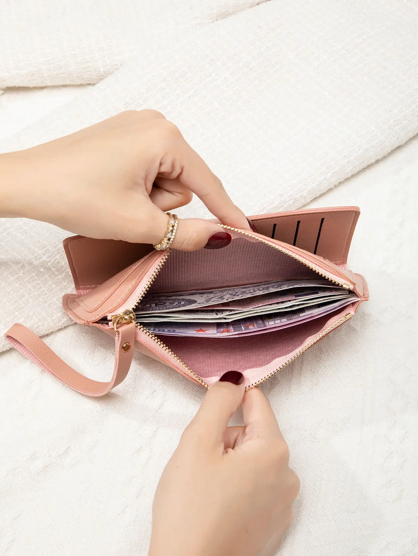 Simple and stylish women's long card bag ultra-thin mini PU leather solid color handbag women's credit card holder wallet