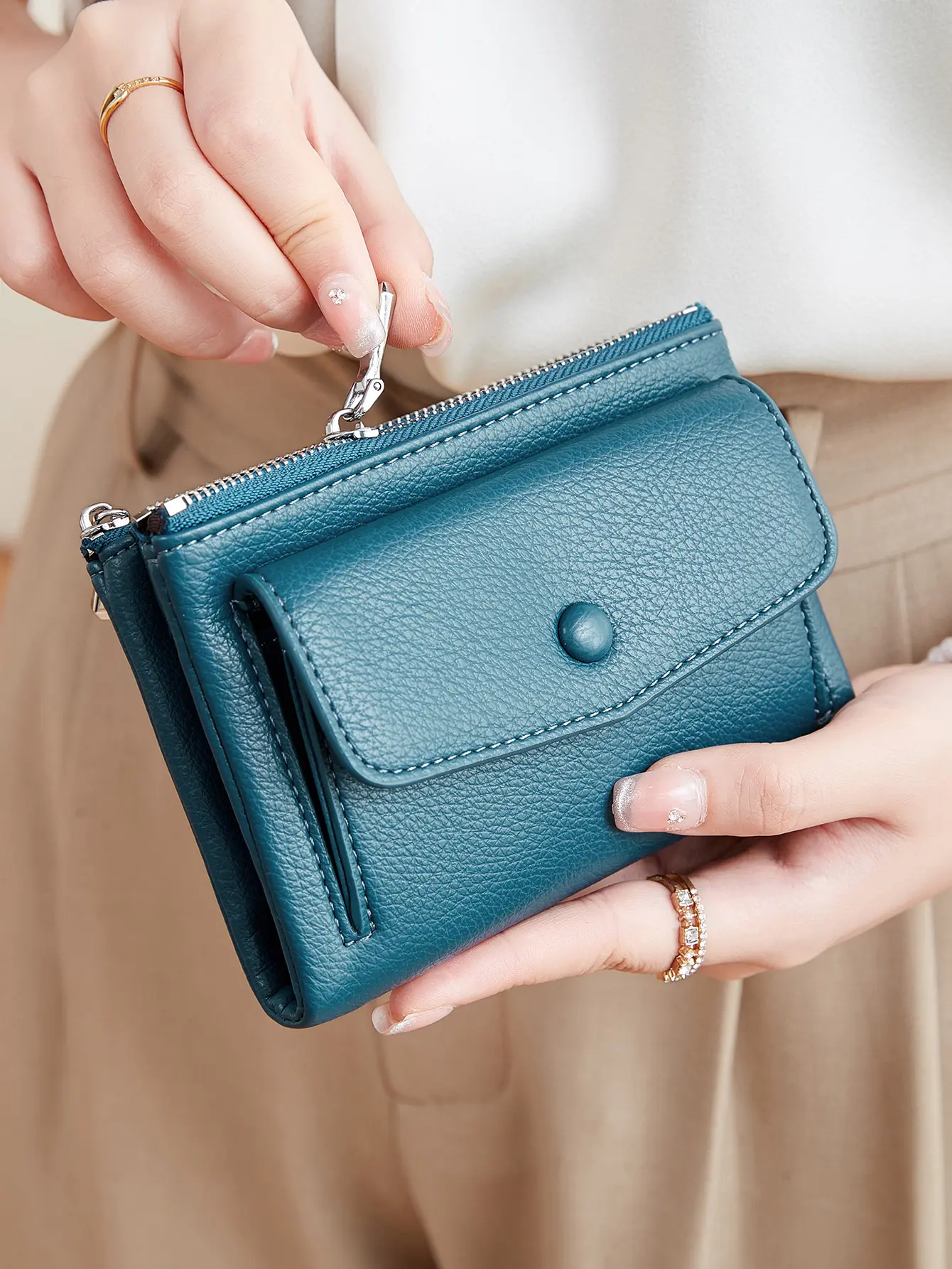 MIYIN Fashion PU Leather Short Wallet with Chain and ID Window Multi Card Slot Coin Bag Portable Buckle Multifunctional Wallet