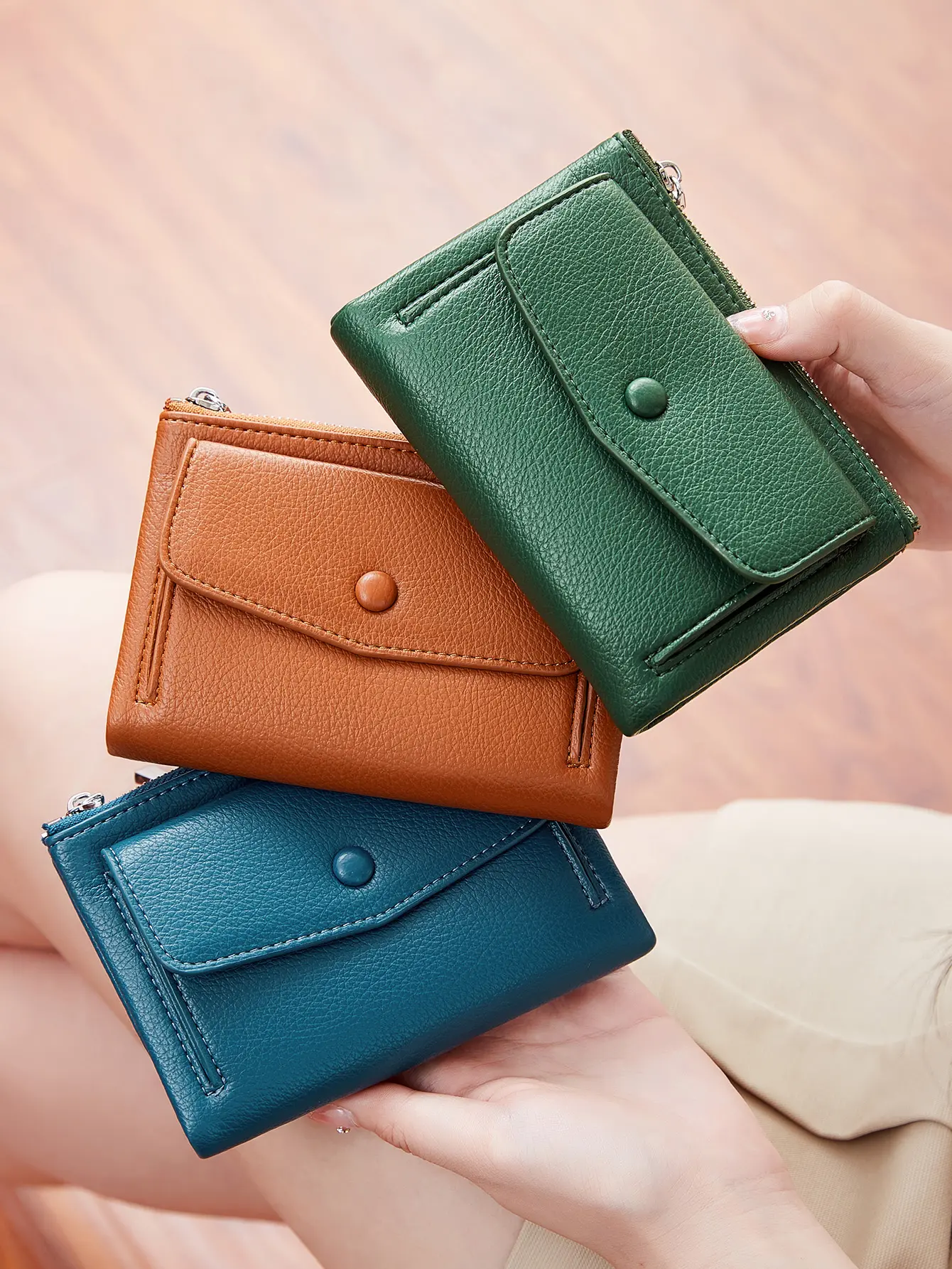 MIYIN Fashion PU Leather Short Wallet with Chain and ID Window Multi Card Slot Coin Bag Portable Buckle Multifunctional Wallet