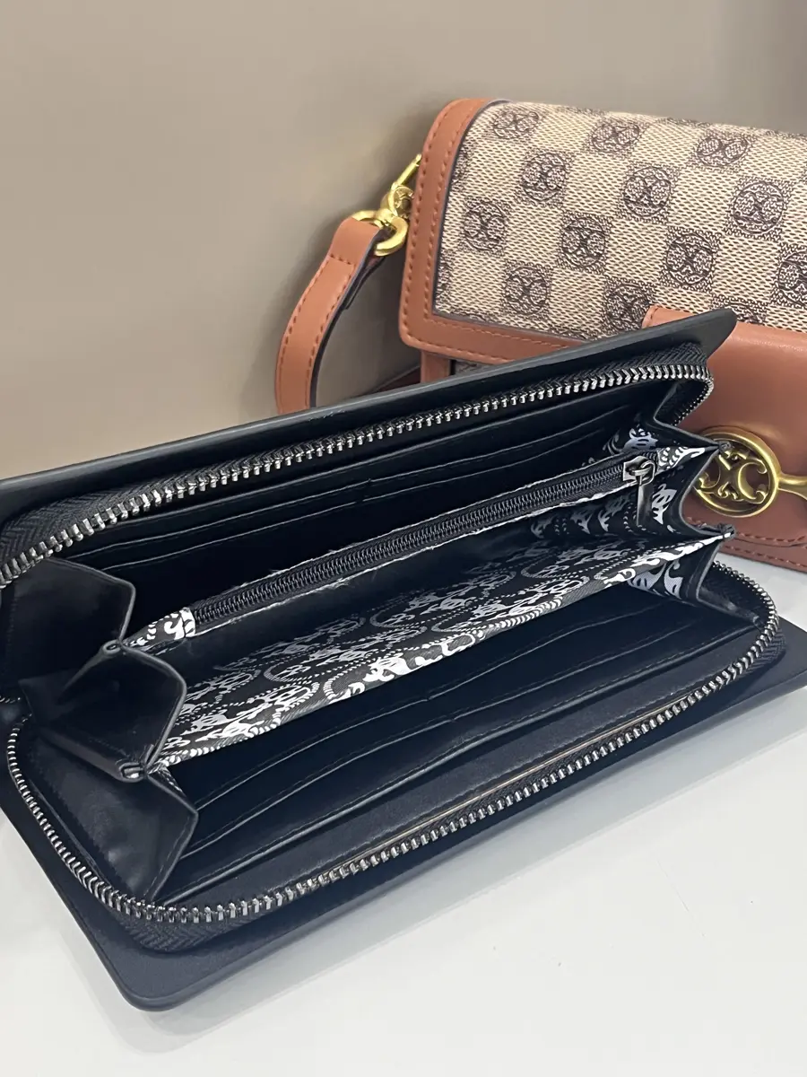 Black Gothic Skull Women's Wallet Fashionable Large Capacity Long Credit Card Bag Multi functional Handheld Bag with Wrist Strap
