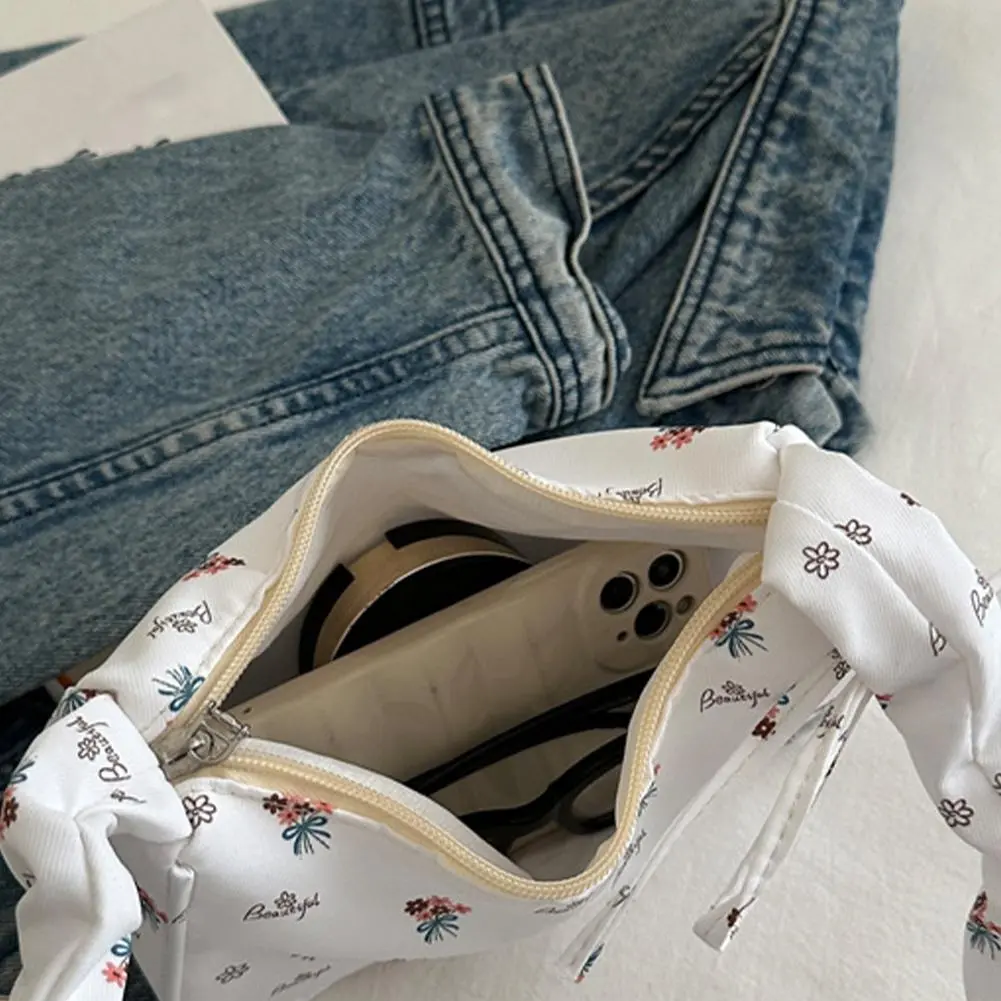 Korean Dongdaemun New 2025 Fresh Floral Canvas Bag Women's Street Underarm Single Shoulder Bag Large Capacity Women's Bag