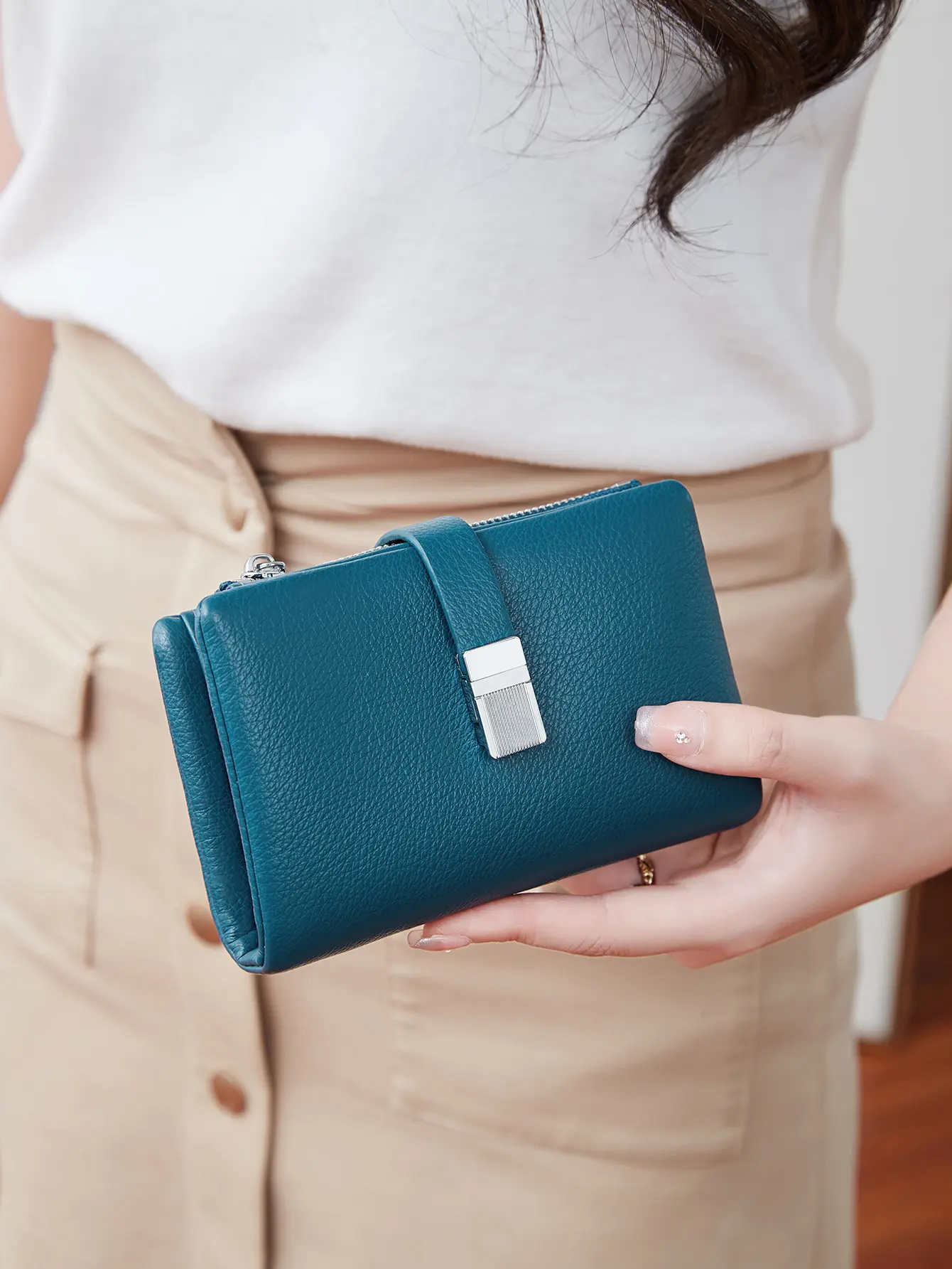 Fashion Soft PU Solid Color Short Wallet Metal Decoration Small Wallet Zipper Coin Pocket simple Portable Trifold Women Purse