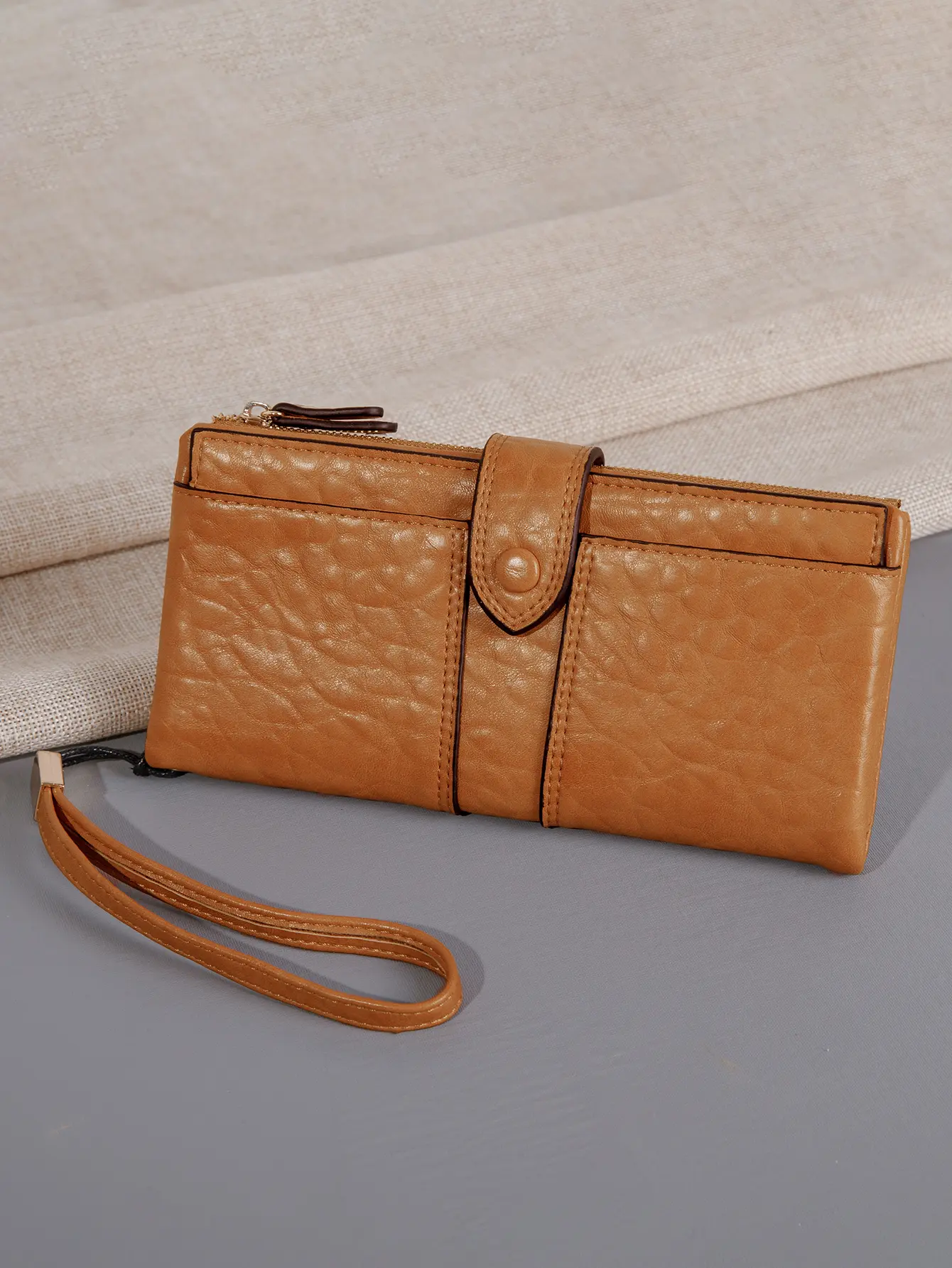 Retro minimalist buckle double fold women's wallet, long wallet with dual ID identity window and wrist strap