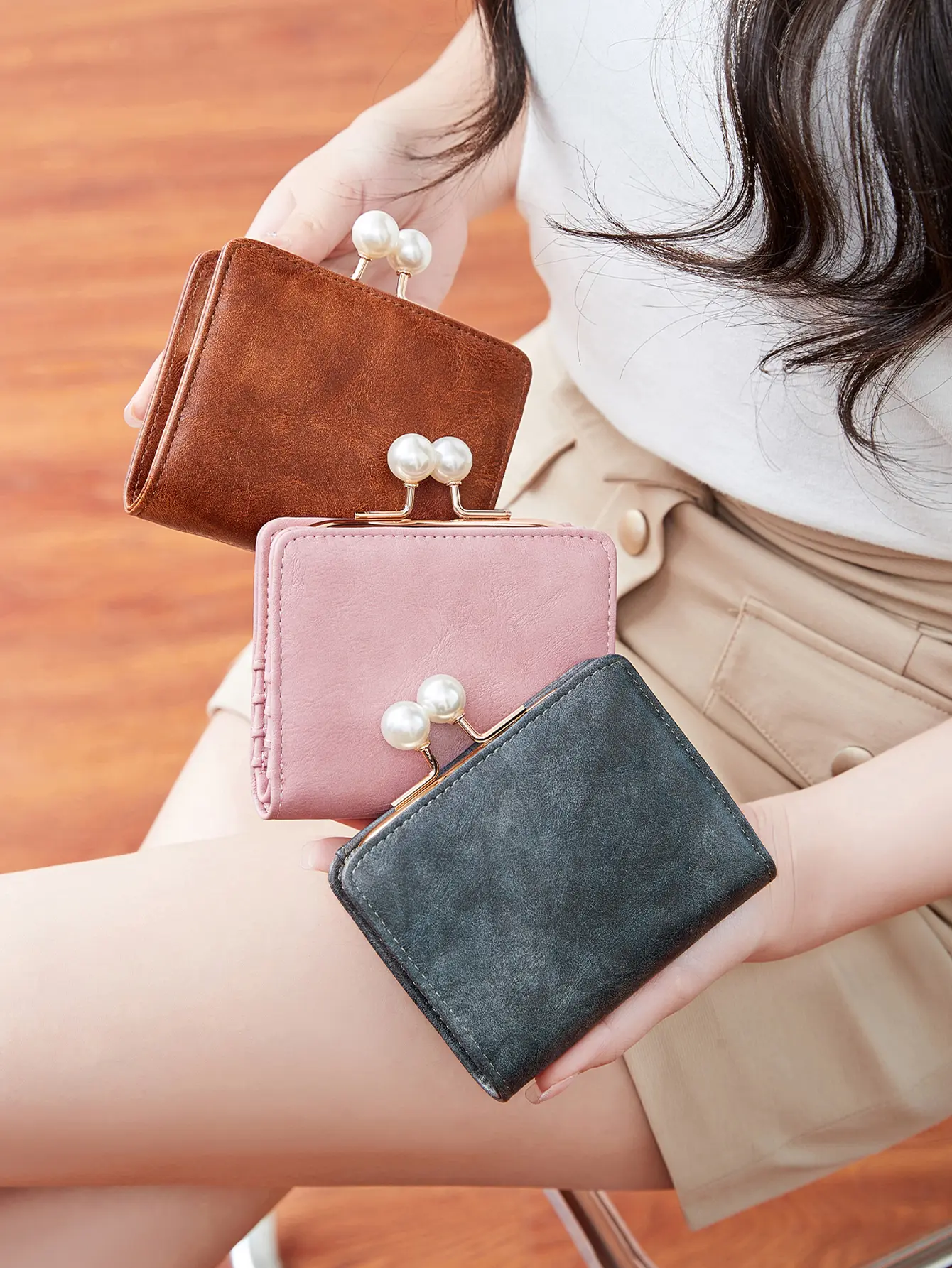 Women's Cute Pearls Kiss Lock Wallet multifunctional  Trifold  Large Capacity Short  Wallet fashion PU Leather Coin ZeroWallet