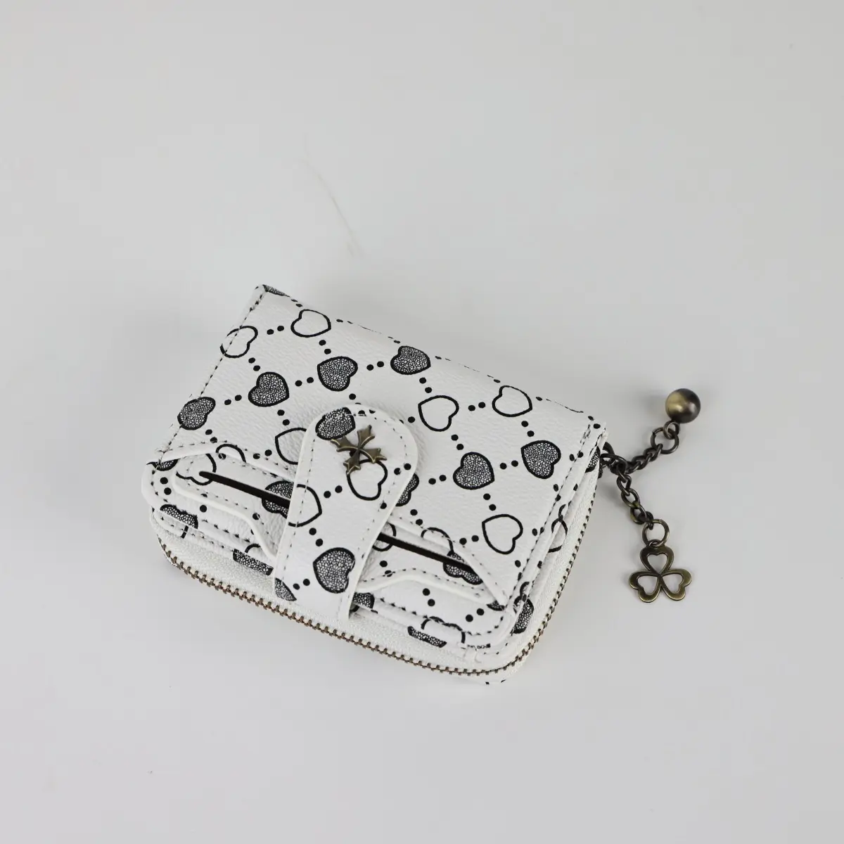 Avant-garde trend women's retro heart pattern short wallet with random pattern position