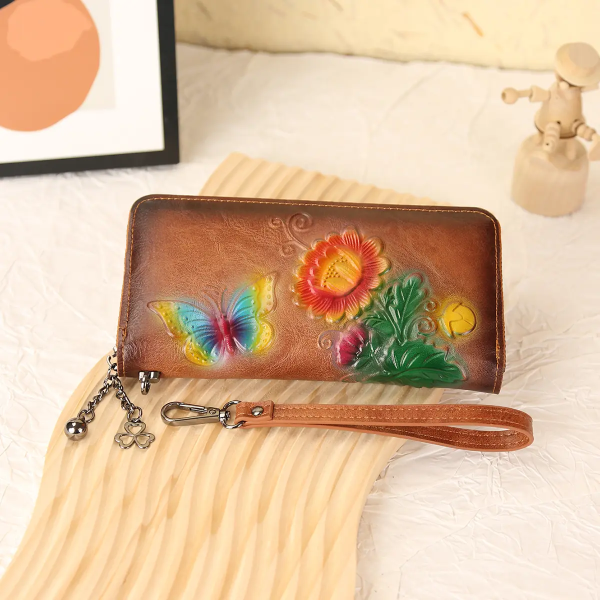 New ladies' handbag with butterfly pattern, medium to long wallet, retro embossed, spray painted, long wallet, fashionable zippe