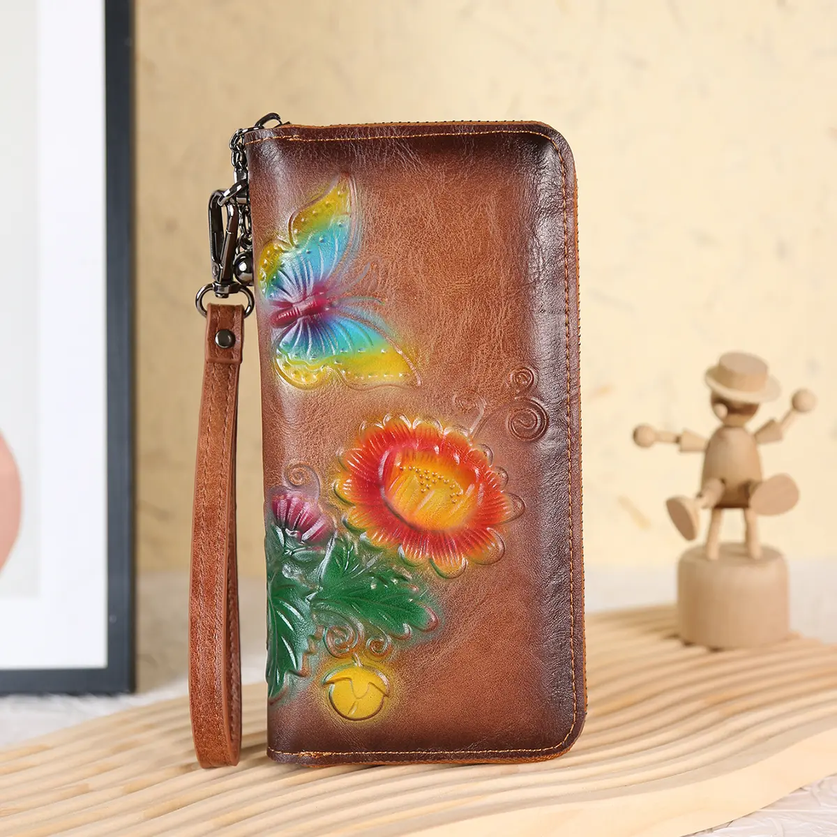 New ladies' handbag with butterfly pattern, medium to long wallet, retro embossed, spray painted, long wallet, fashionable zippe