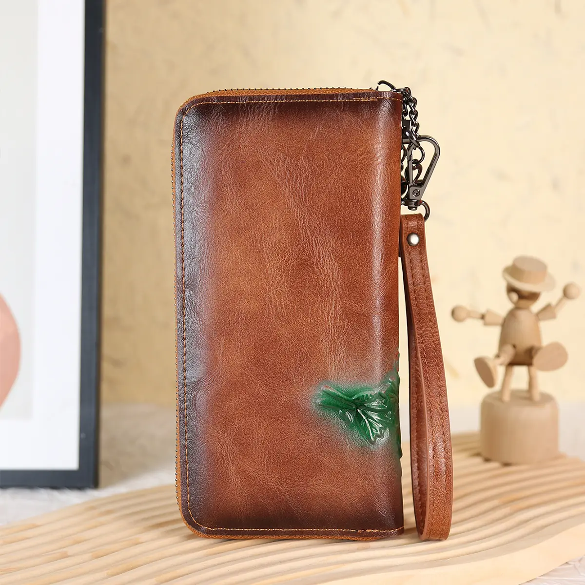 New ladies' handbag with butterfly pattern, medium to long wallet, retro embossed, spray painted, long wallet, fashionable zippe
