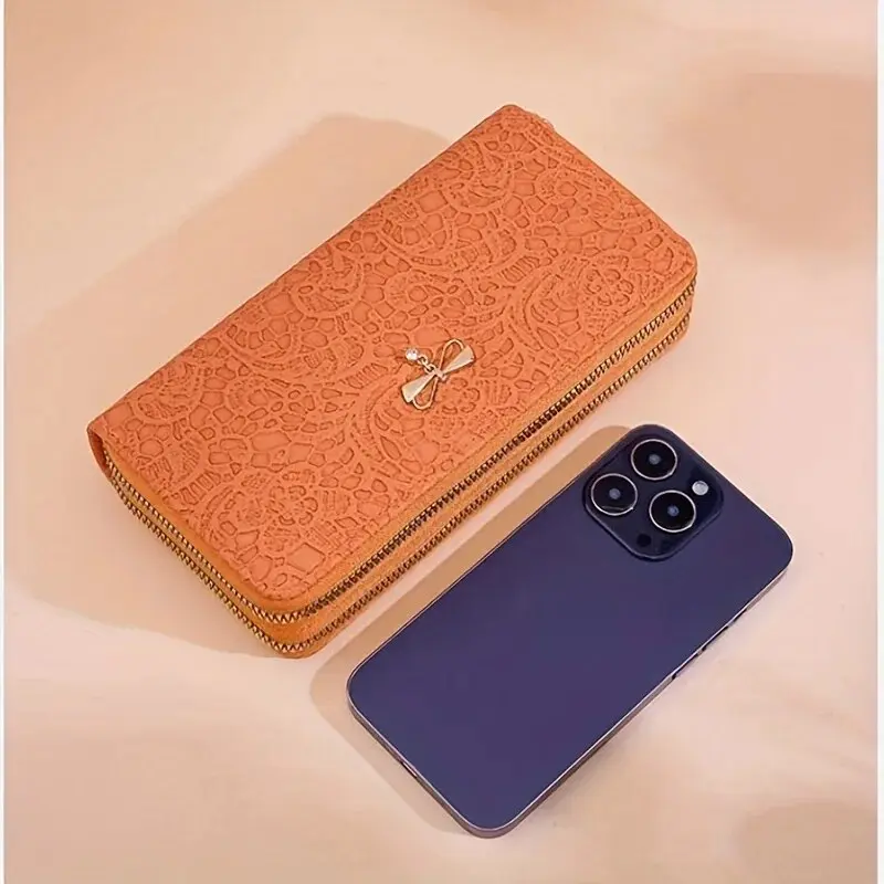 Four Seasons Women's Long Wallet Large Capacity Retro Lace Embossed High Grade Card Bag with Multi Compartment Zipper Handbag
