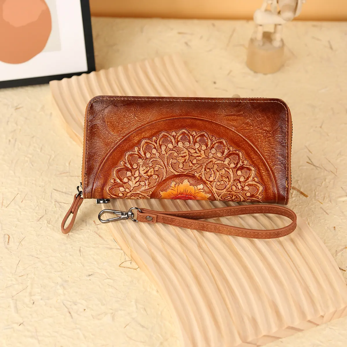 Ladies' Handbag New Retro Embossed Pattern Phone Bag Multi Card Long Wallet Fashion Spray Handbag