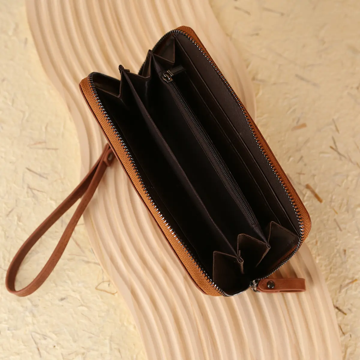 Ladies' Handbag New Retro Embossed Pattern Phone Bag Multi Card Long Wallet Fashion Spray Handbag