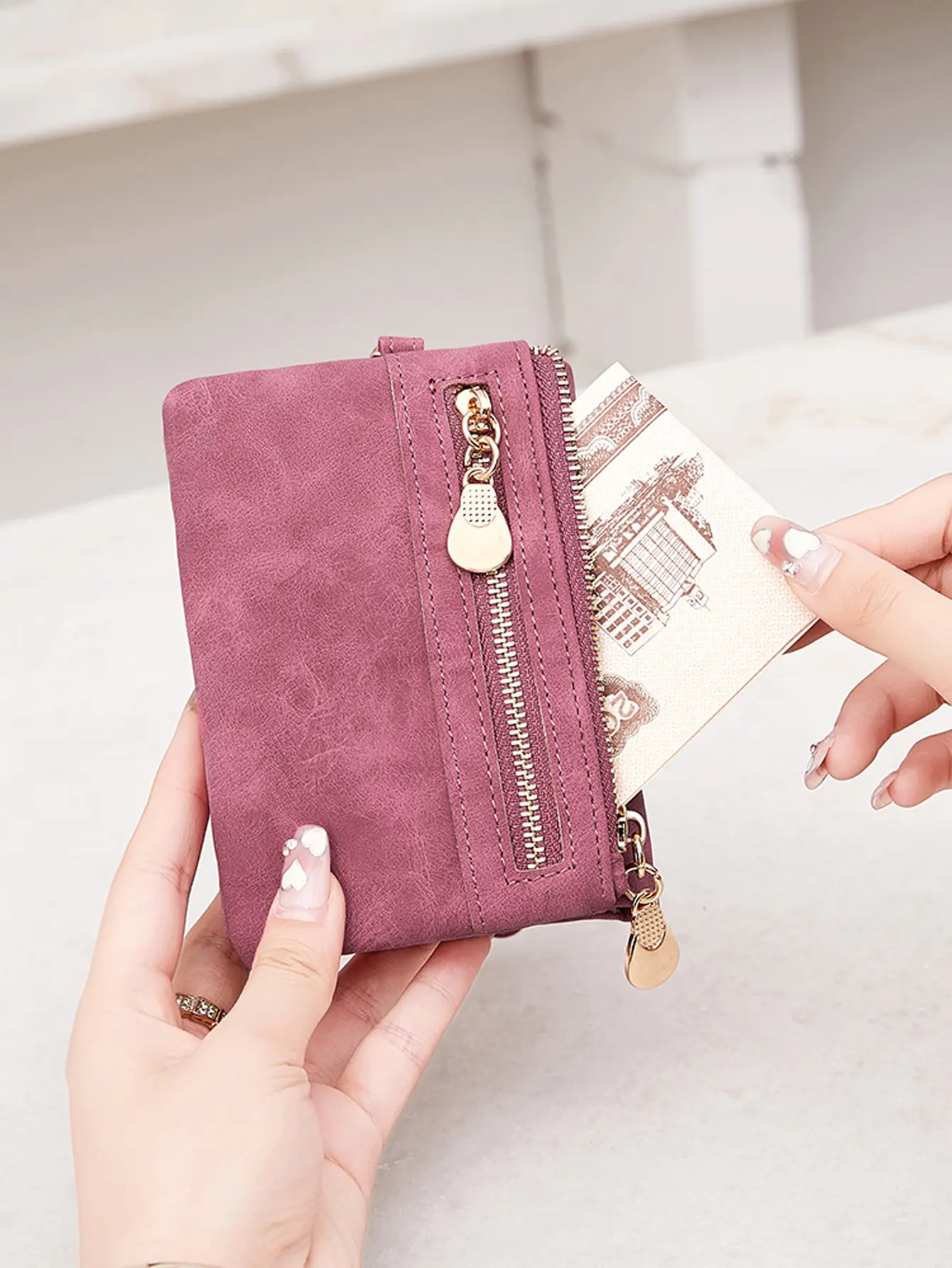 Retro foldingzipper wallet high-quality PUleather portablemultifunctional women's walletfashionable withID card window wrist bag