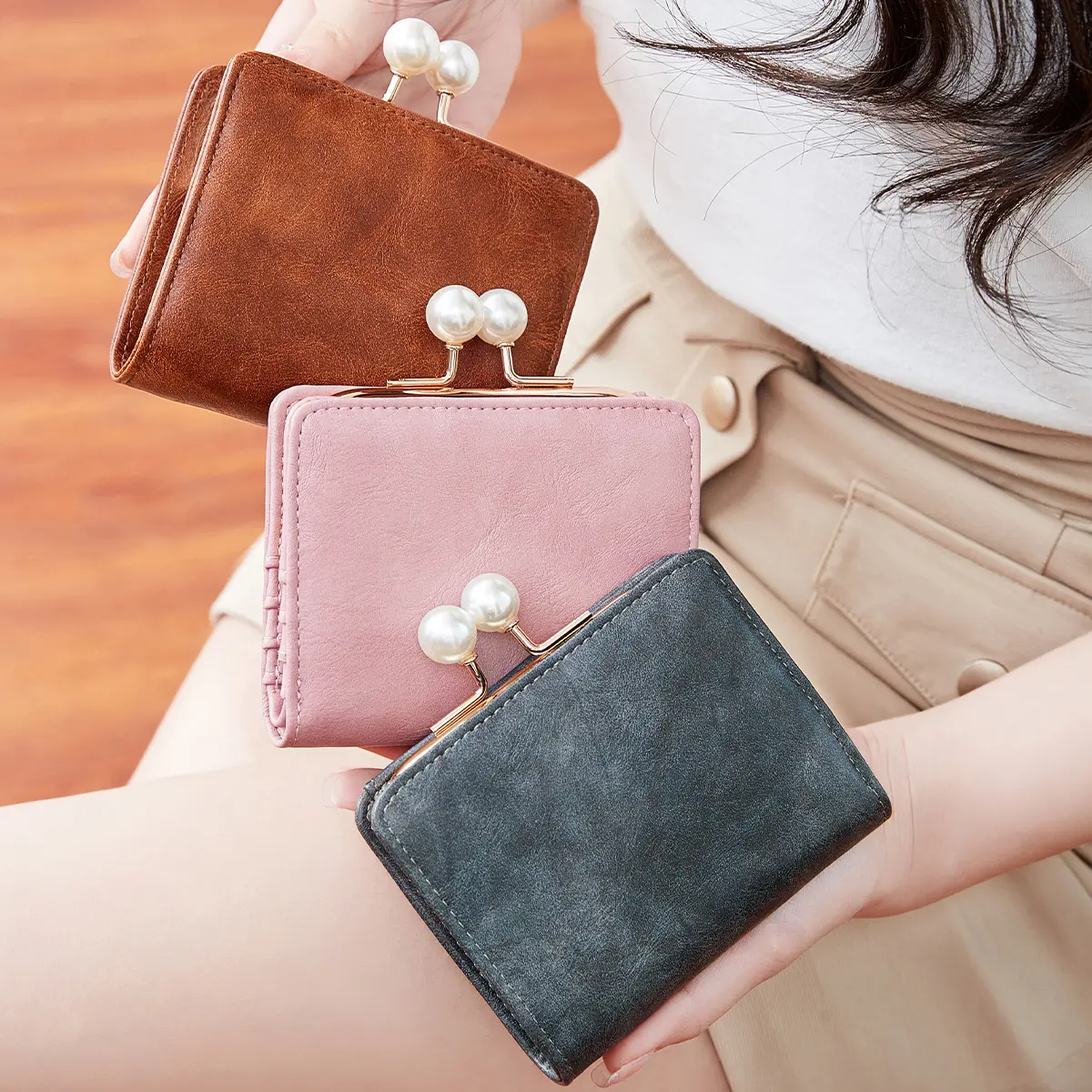 Women's Wallet Short Compact Three Layer LargeCapacity Retro Pearl Wallet High QualityPU Leather Multi Card Seat/Coin ZeroWallet