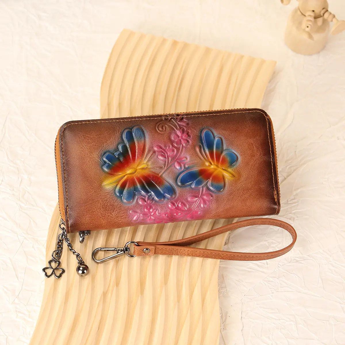 Ladies' Handheld Bag Retro Butterfly Embossed Long Wallet Handmade Spray Painting Craft Zipper Handheld Bag Fashion European and