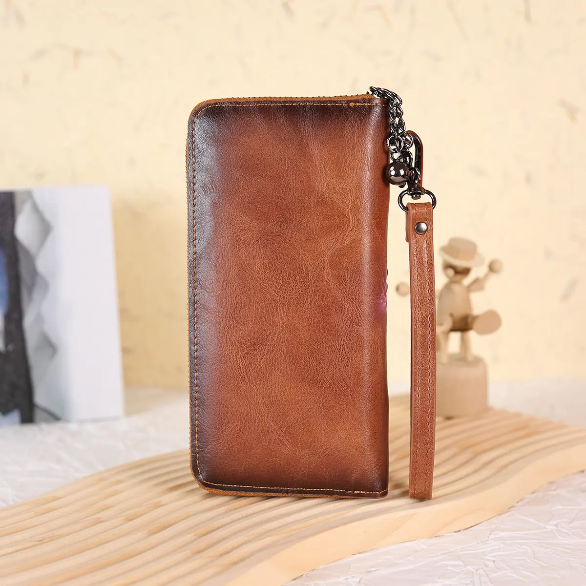 Ladies' Handheld Bag Retro Butterfly Embossed Long Wallet Handmade Spray Painting Craft Zipper Handheld Bag Fashion European and