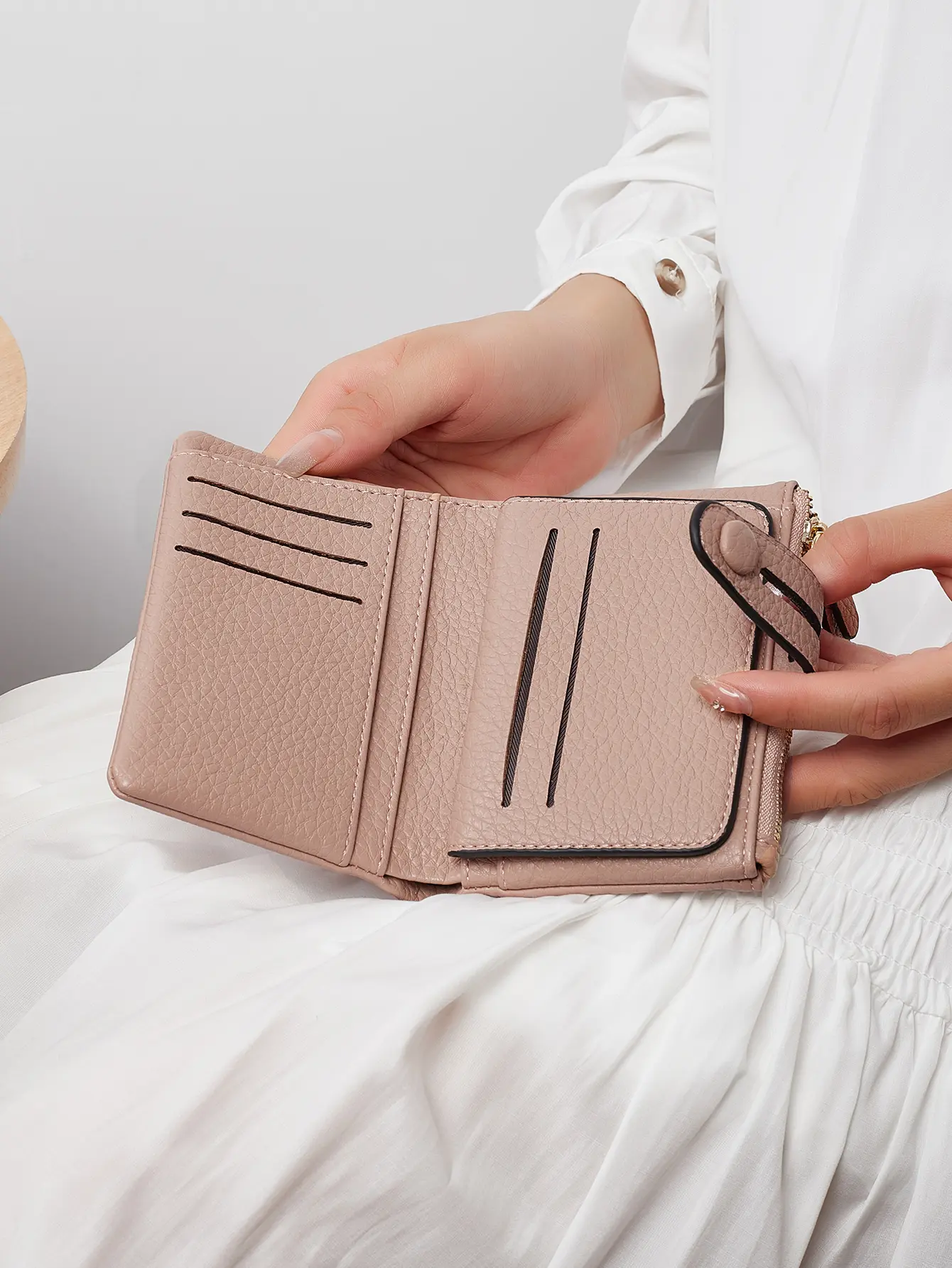 Women's Short Wallet Small 100% Leather Designer Three fold Card Clip Zero Wallet Fashion Women's Handheld Bag