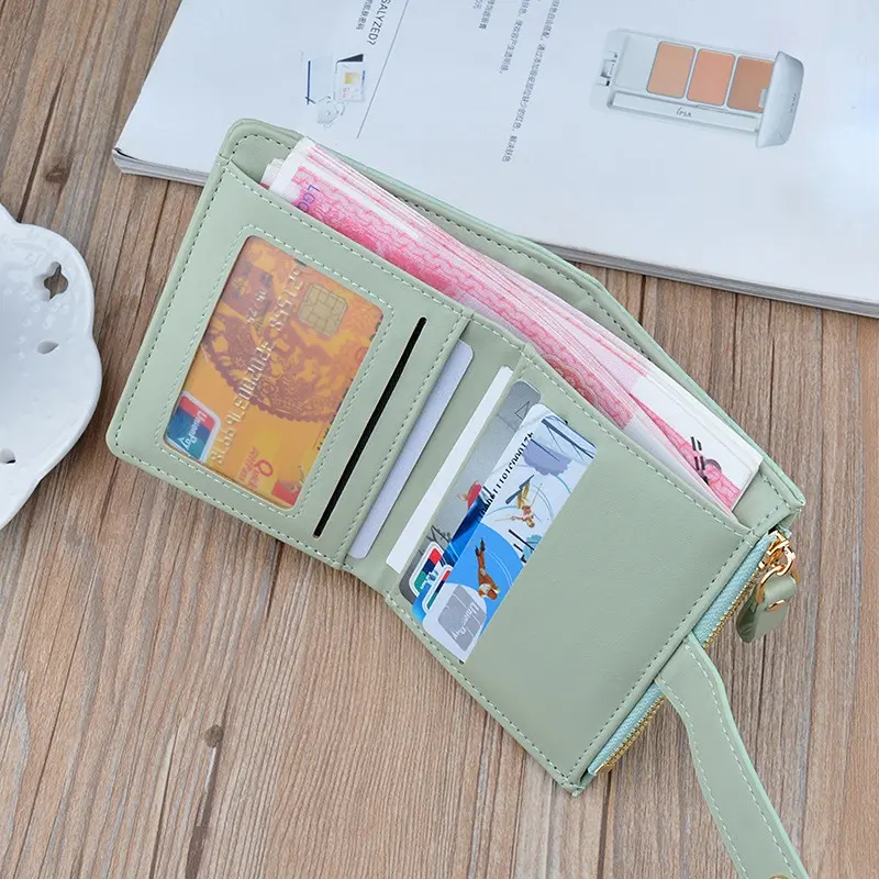 Four Seasons Women's Short Wallet Fashion Crocodile Pattern Zipper Buckle Bag Student Card and Change Storage