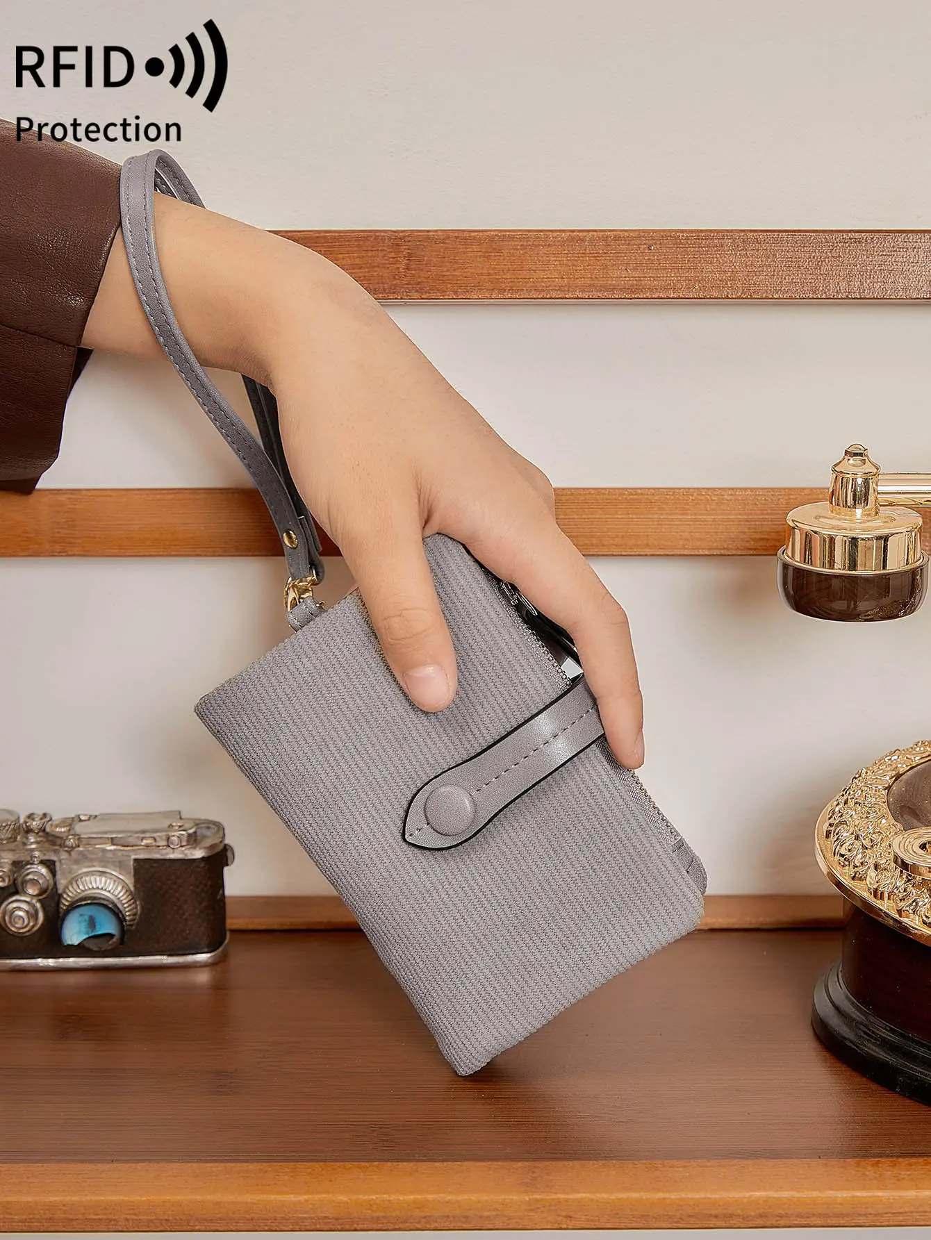 MIYIN Women's Small Bifold Leather Wallet RFID Blocking Women's Wristlet with Card Holder ID Window Coin Purse Zipper Clutch