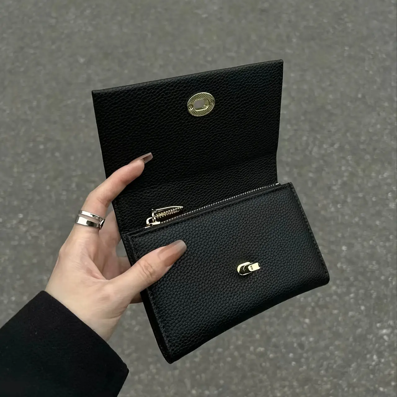 Exquisite Black Women's Wallet - Cool Style Compact Card Holder Wallet, Multiple Card Slots and Short Wallets