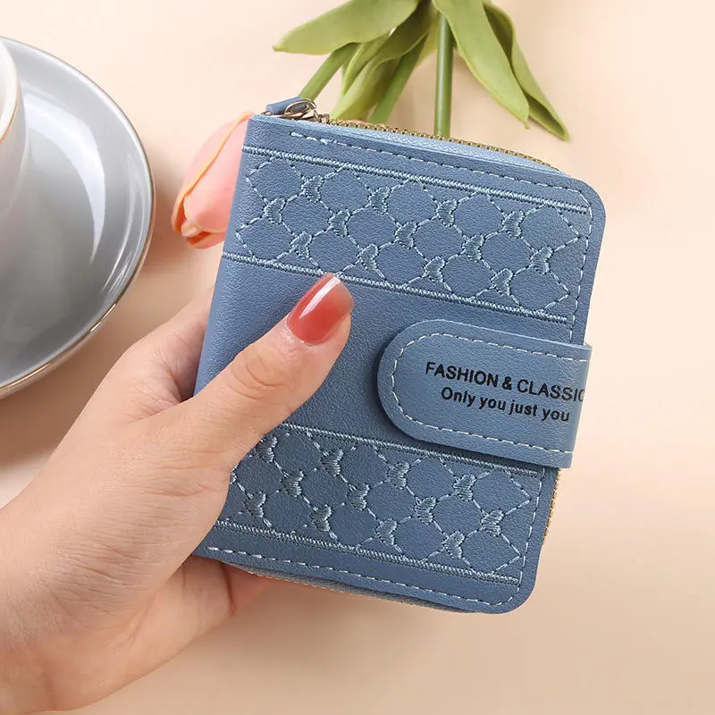 Women Short Wallet Fashion Lady Wristlet Handbags Simple Large Capacity Versatile Coin Purse Love Embroidery ID Holder Clutch