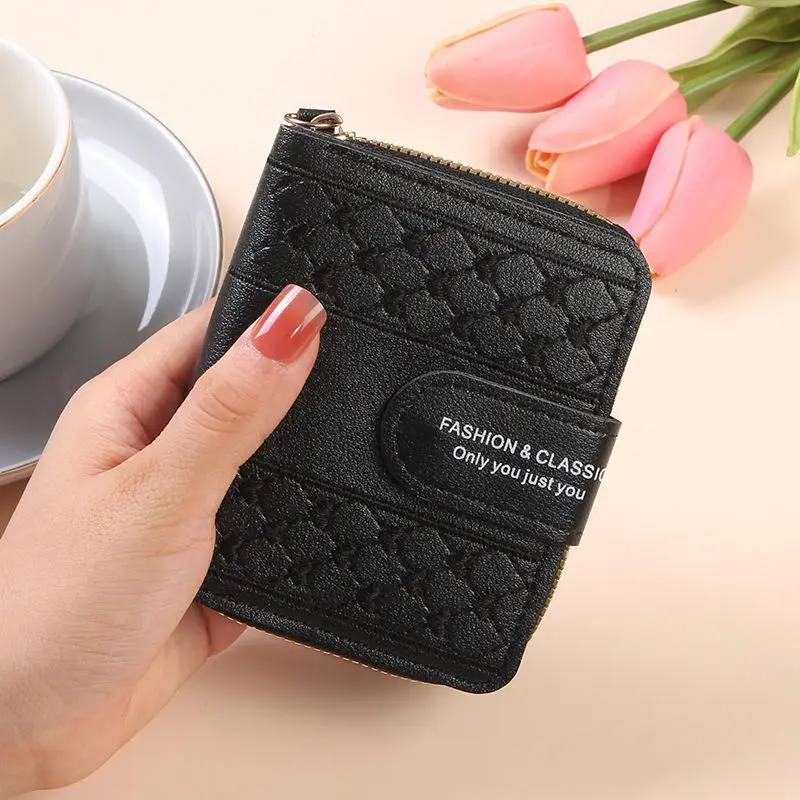 Women Short Wallet Fashion Lady Wristlet Handbags Simple Large Capacity Versatile Coin Purse Love Embroidery ID Holder Clutch