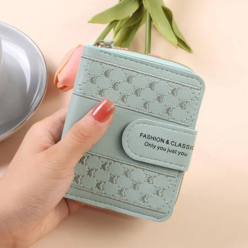 Women Short Wallet Fashion Lady Wristlet Handbags Simple Large Capacity Versatile Coin Purse Love Embroidery ID Holder Clutch