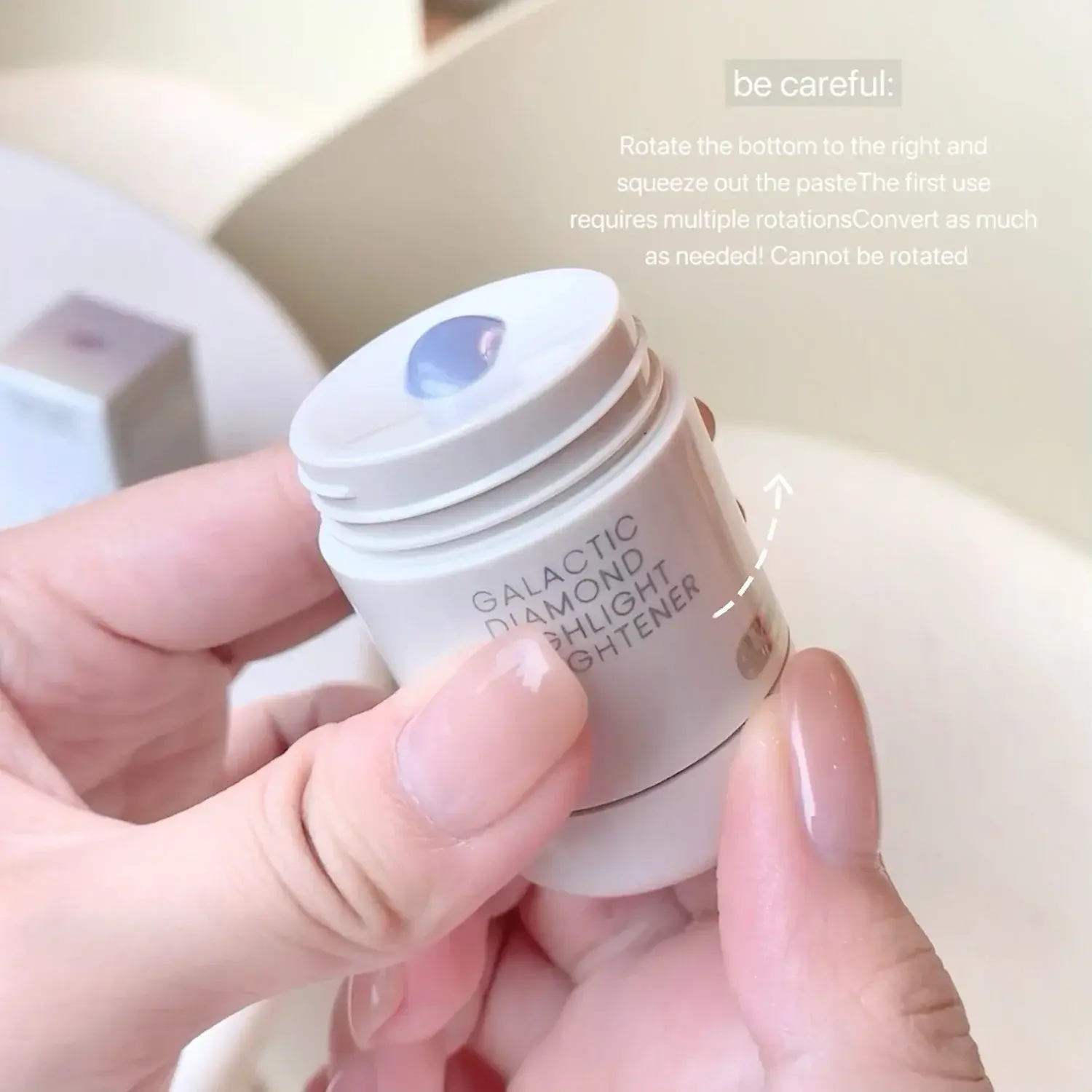 Rotating Diamond Highlighting Liquid Pearlescent Shining Crystal Nose Bridge Facial Clavicular Glitter Delicate Highlight Makeup