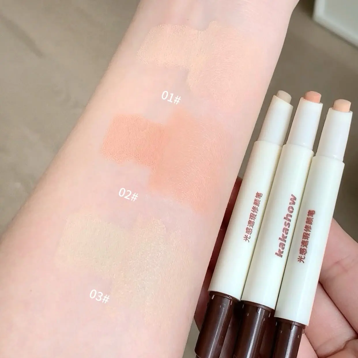 Double head Concealer Pen With Halo Dye Brush Soft Cream Detail Covering Acne Dark Circles Even Skin Tone Brightening Foundation