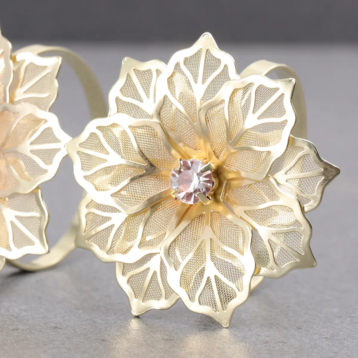 12 Pcs Ring Alloy Holder Elegant Flower Design Mouth Cloth Napkin Ring Mouth Cloth Table Decor Golden Simple Kitchen Barware