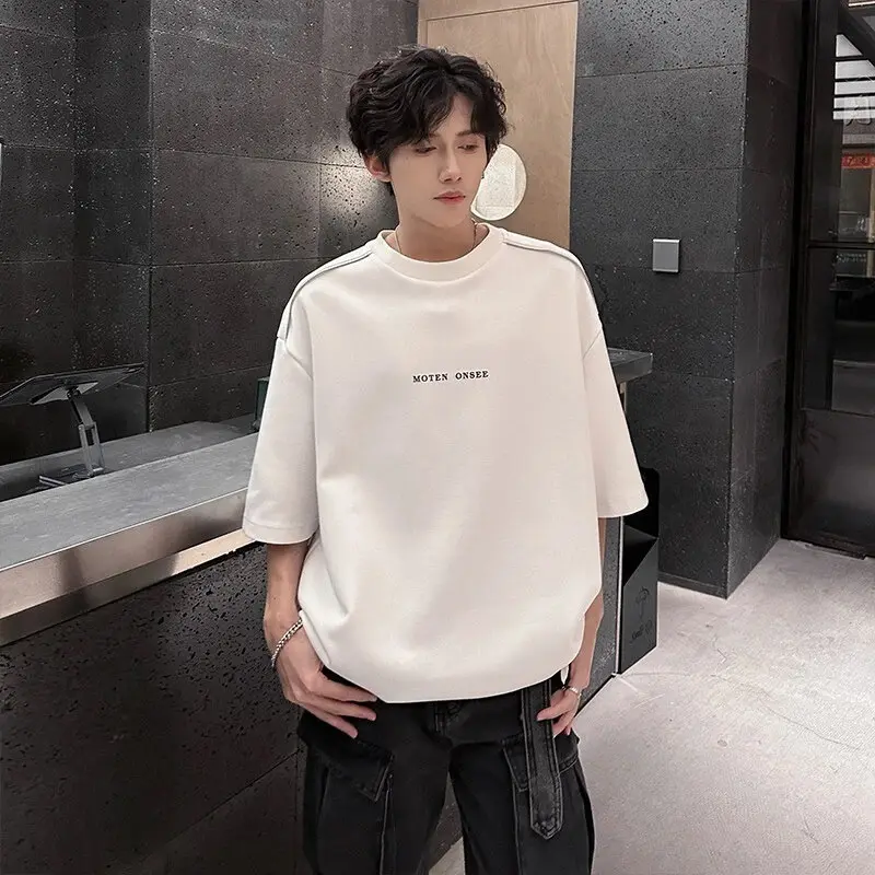 Black short sleeved men's summer design T-shirt with a high-end feel and a rugged and handsome half cut sleeve
