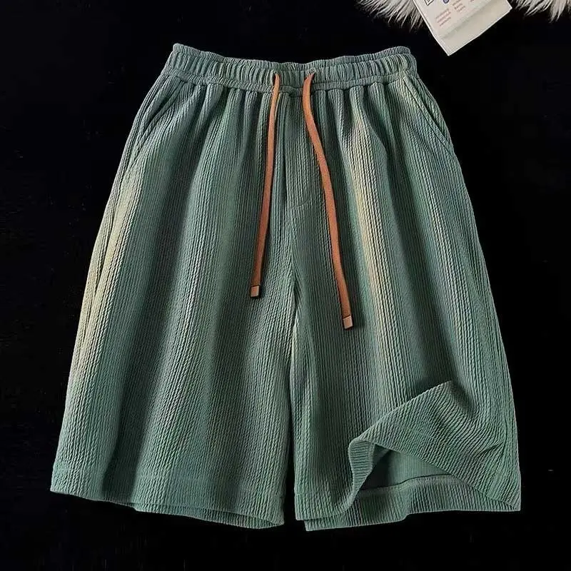 Wrinkled ice silk shorts for men in summer, thin and quick drying beach pants, loose pants, sporty and casual five inch shorts