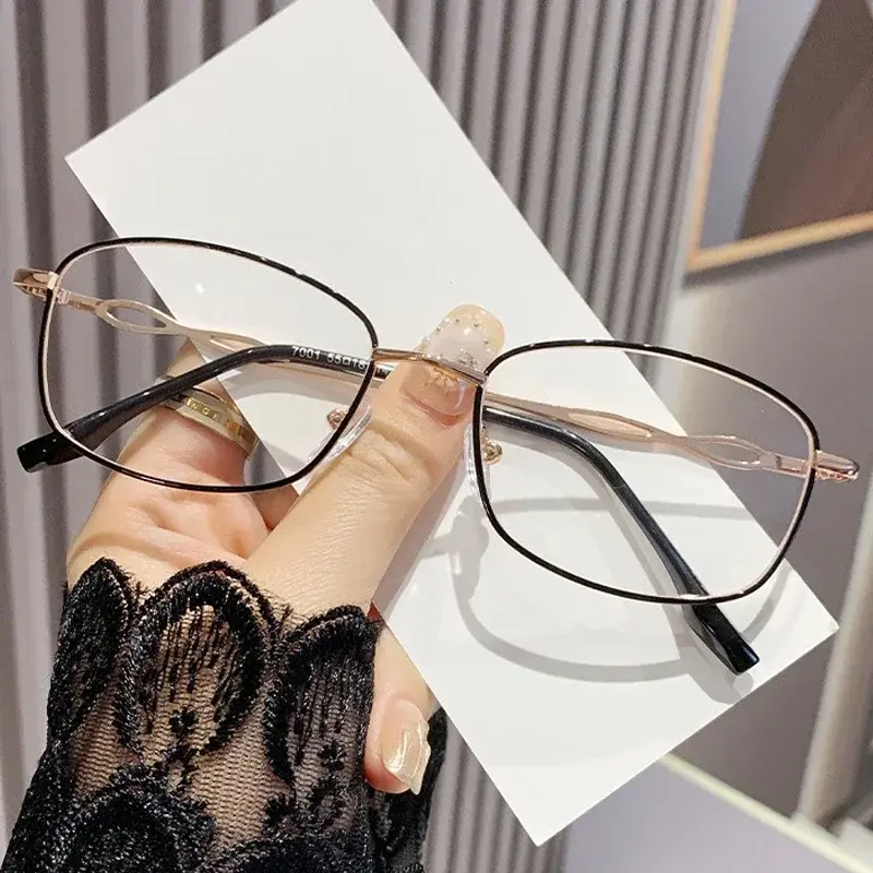 Anti Blue Light Presbyopia Glasses Trendy Metal Small Frame Reading Glasses for Women Portable High-definition Eyeglasses
