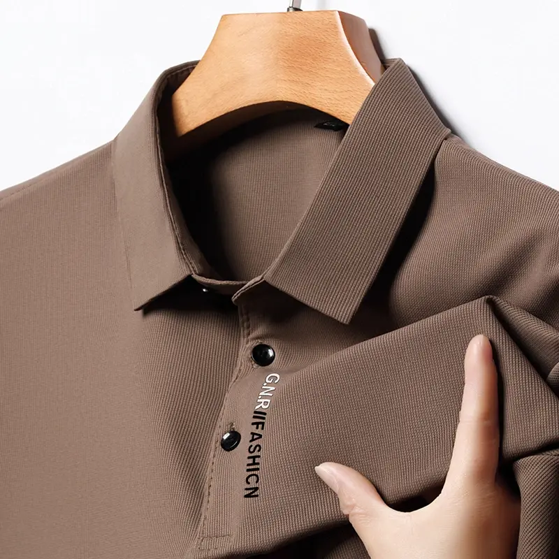 New Men's Business Casual Short Sleeved Shirt with Badge Solid Color Polo Shirt Fashionable Breathable Comfortable Versatile Top
